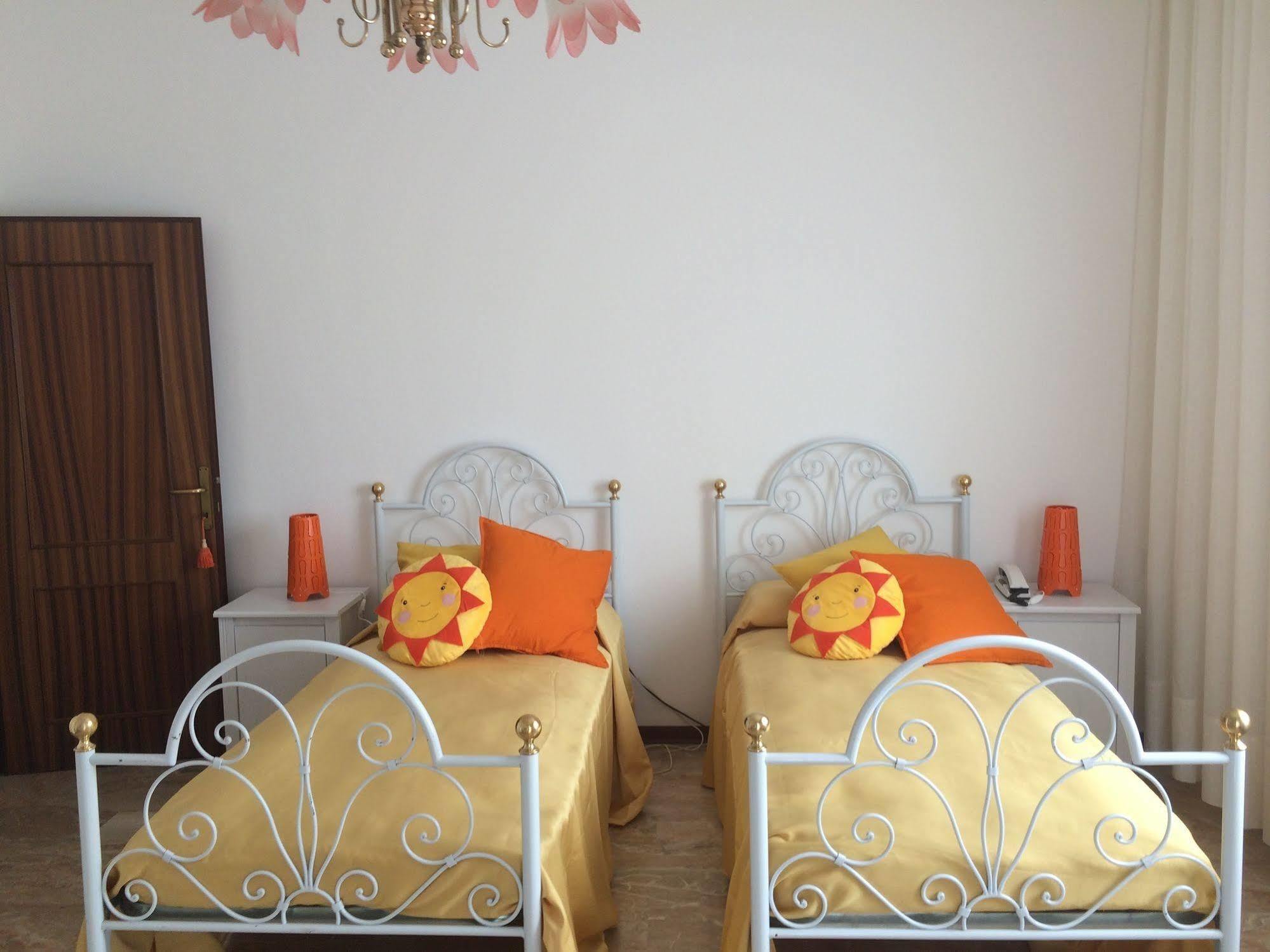 B&B Soleluna Massa Fiscaglia Exteriör bild