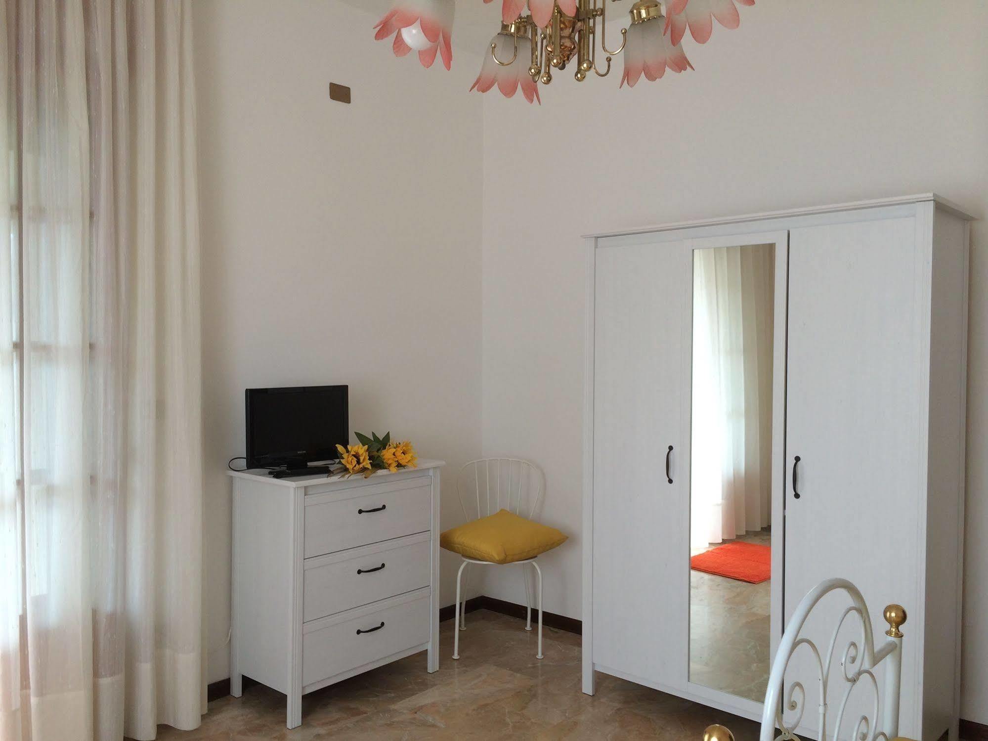 B&B Soleluna Massa Fiscaglia Exteriör bild