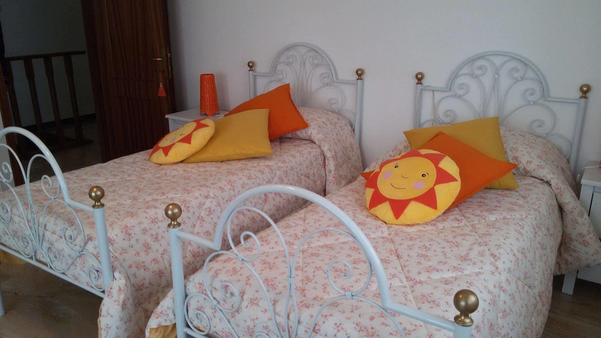 B&B Soleluna Massa Fiscaglia Exteriör bild